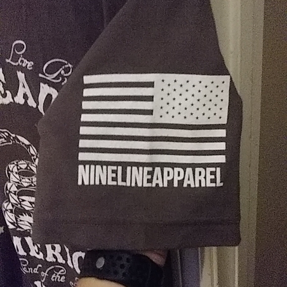 Nine line t-shirt - Picture 3 of 4